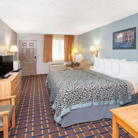 Days Inn By Wyndham Farmer City Экстерьер фото