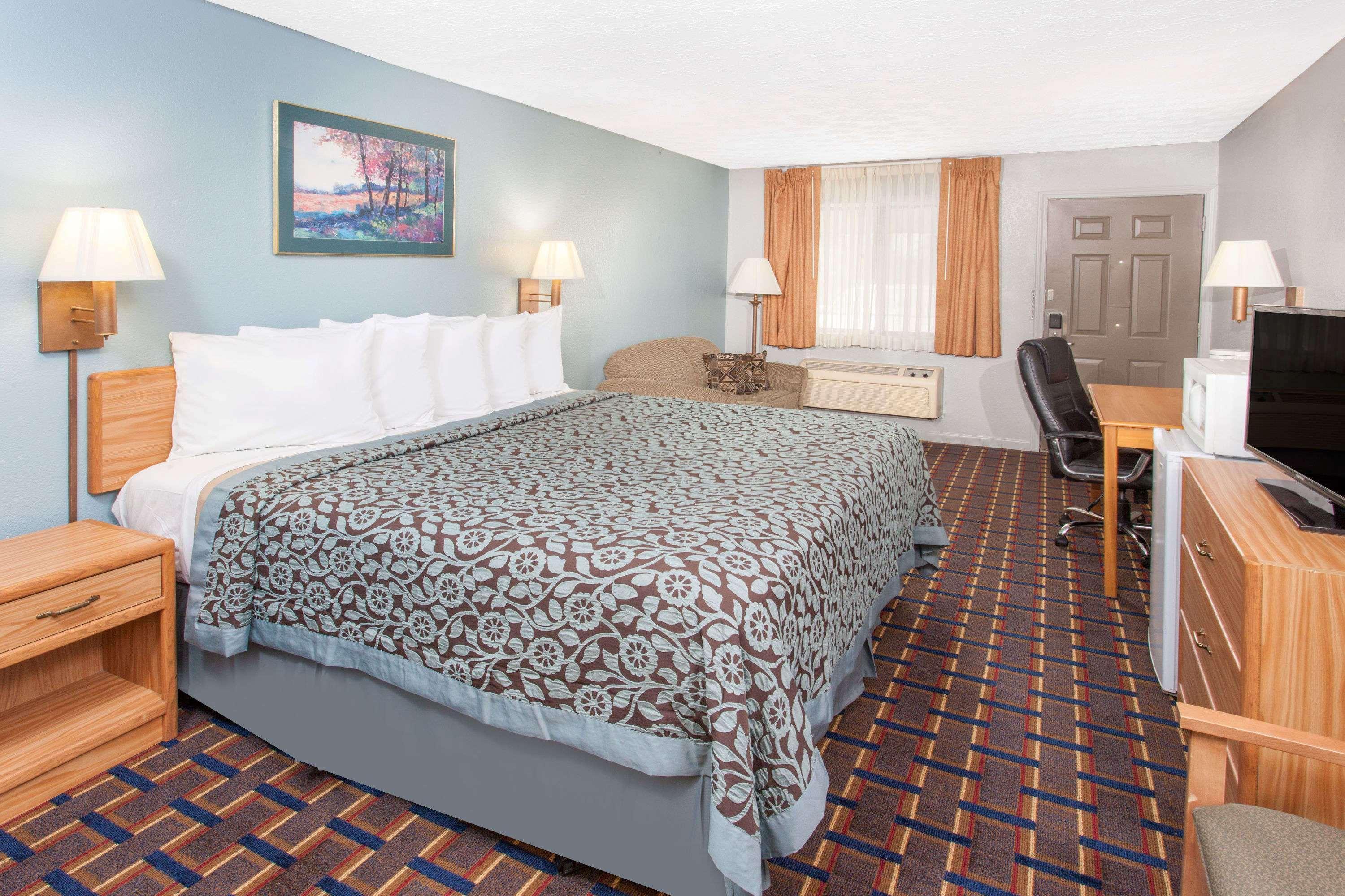 Days Inn By Wyndham Farmer City Экстерьер фото